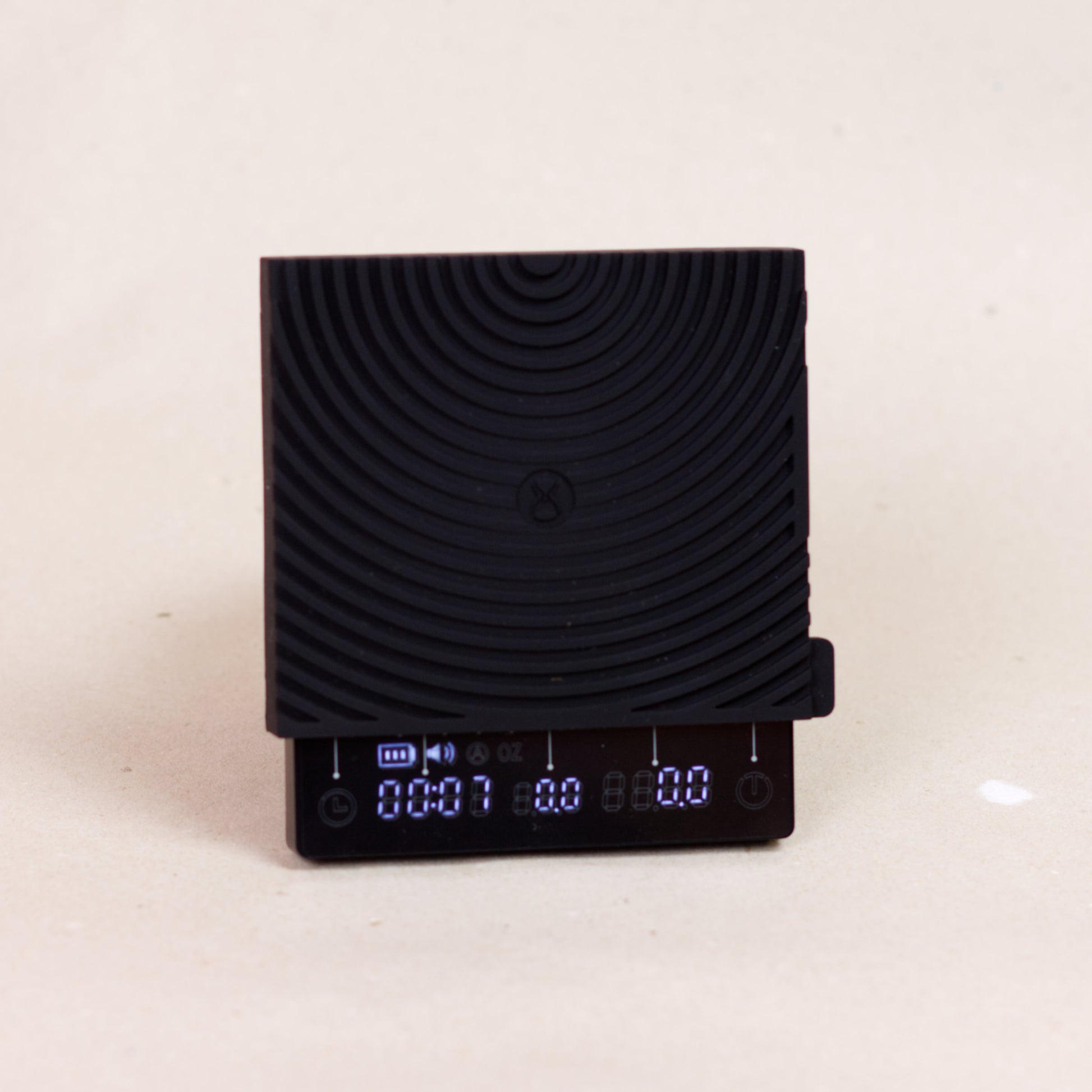 Die Waage im eingeschalteten Zustand von vorne.